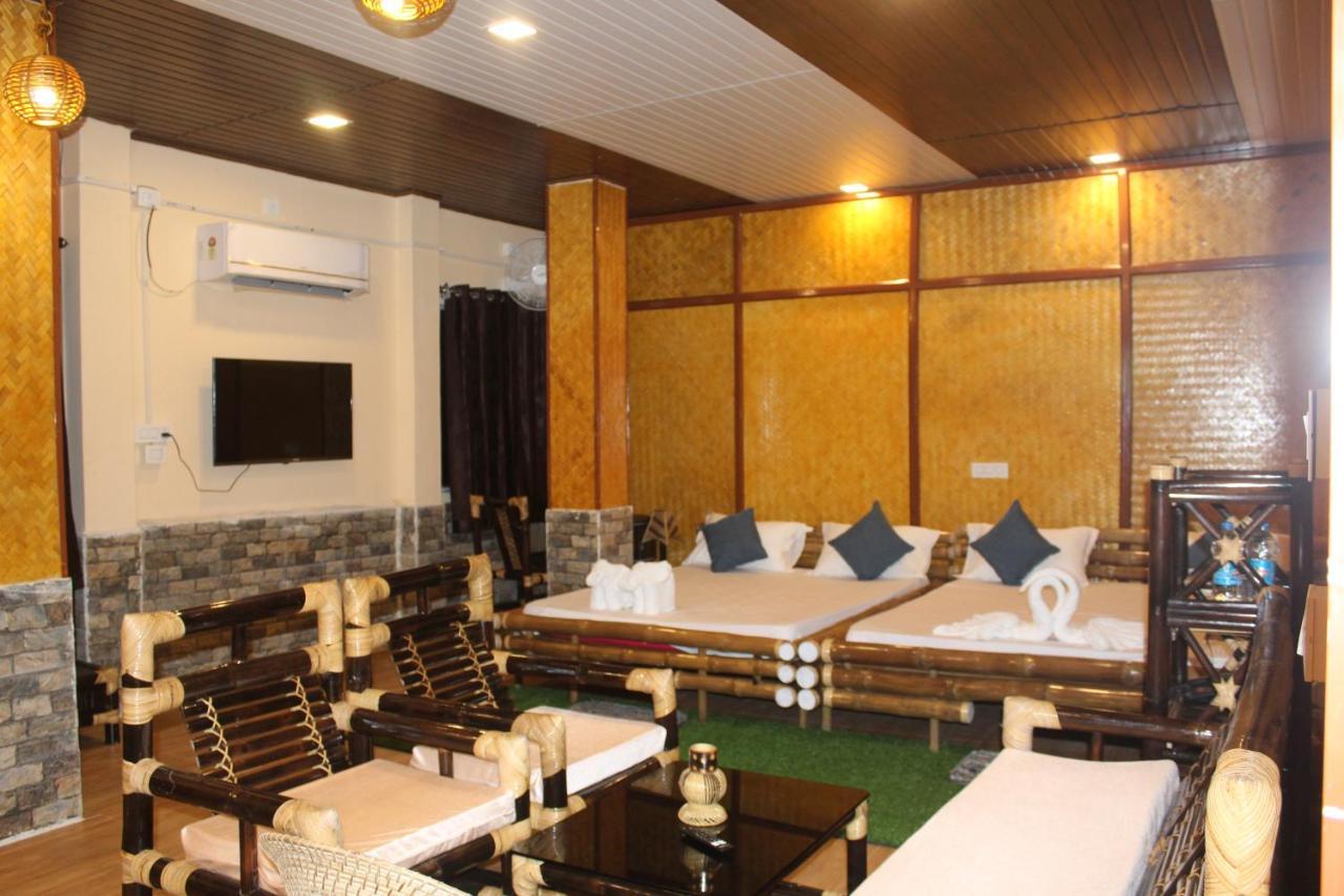 Hotel Tusker Tea County Chālsa Exterior foto